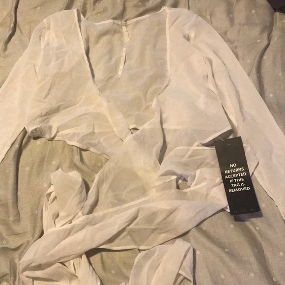 🛑SOLD🛑 AREYOUAMI Isabeli Wrap Top In White - Picture 5 of 5